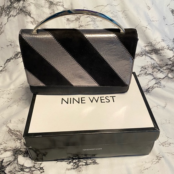 Nine West- limited edition- black & sliver matching heel’s & clutch bundle - Picture 3 of 9